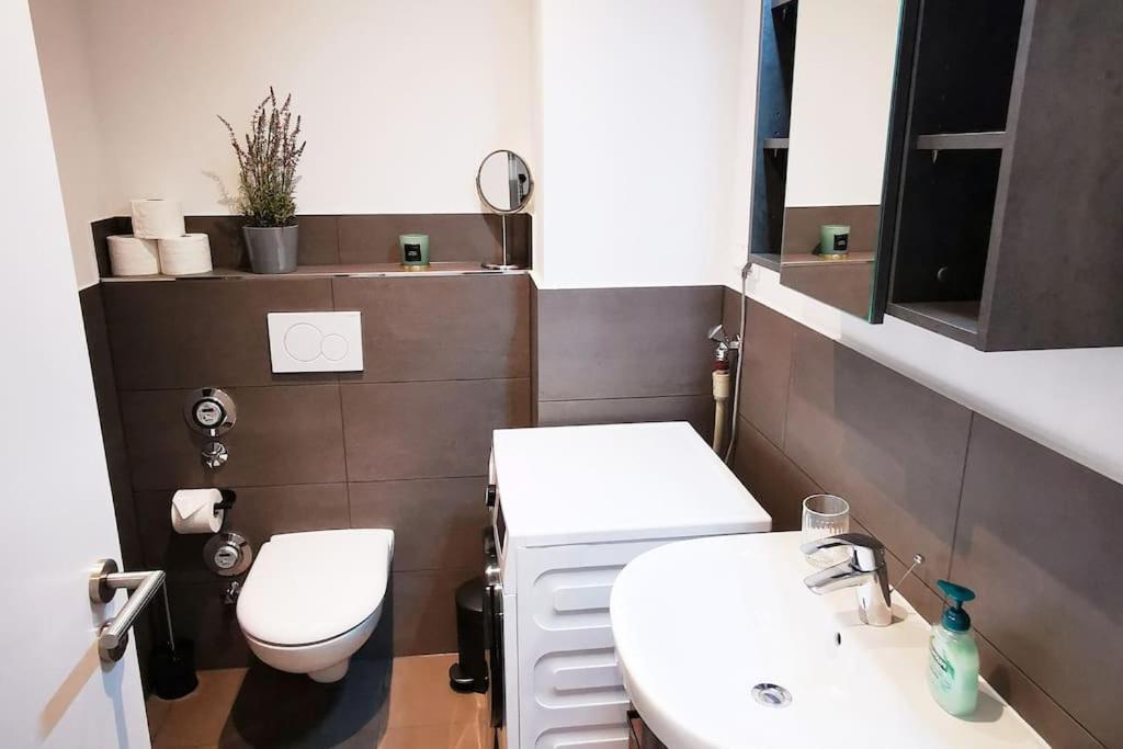 Hh 03 By Rockchair - Superhost Status - Modernes Apartment Mit Sonnigem Balkon & Premium Boxspringbetten In Winterhude - Hamburg Top Geheimtipp Exterior foto